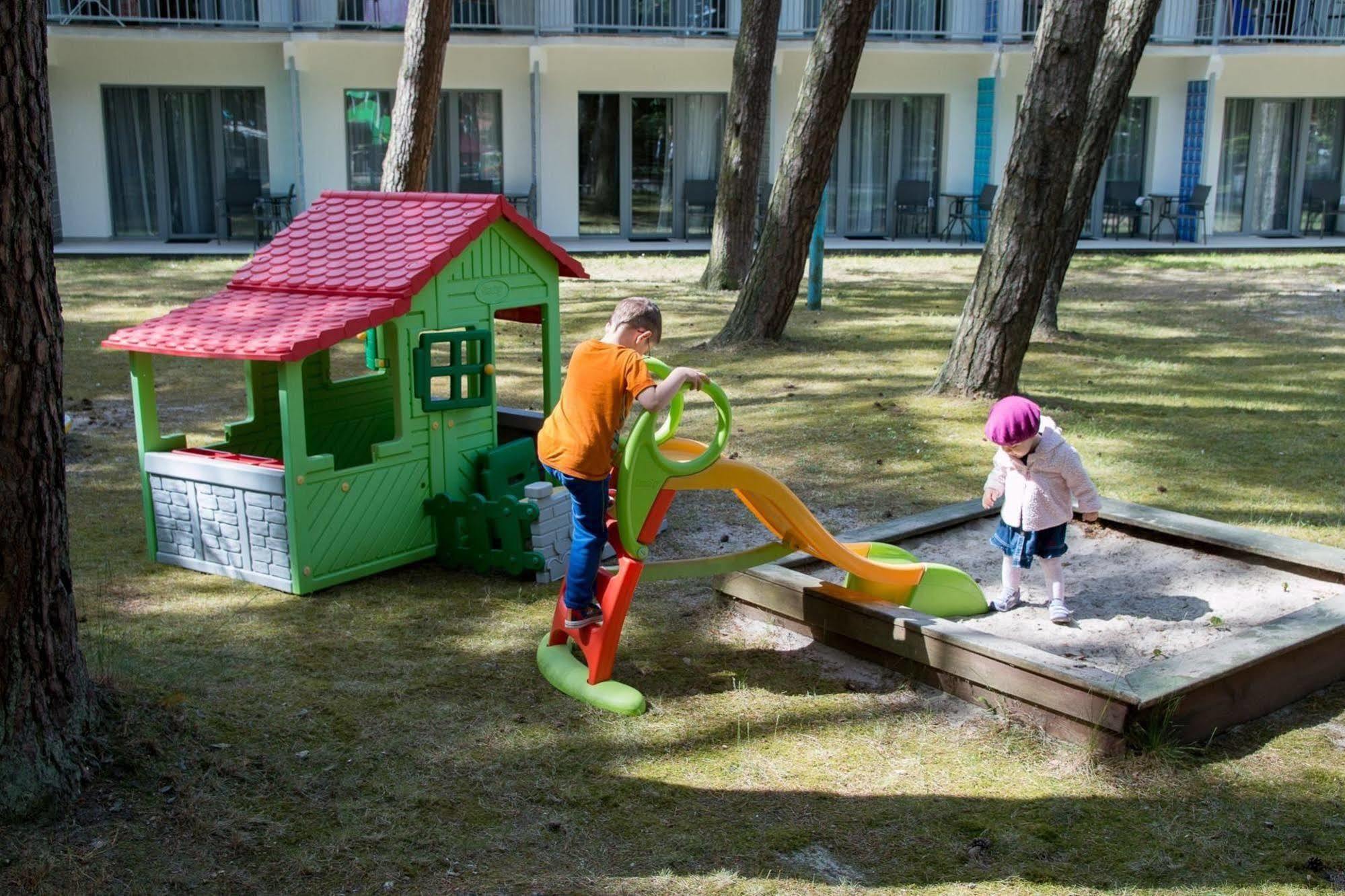 Waterside Resort Darlowko Esterno foto
